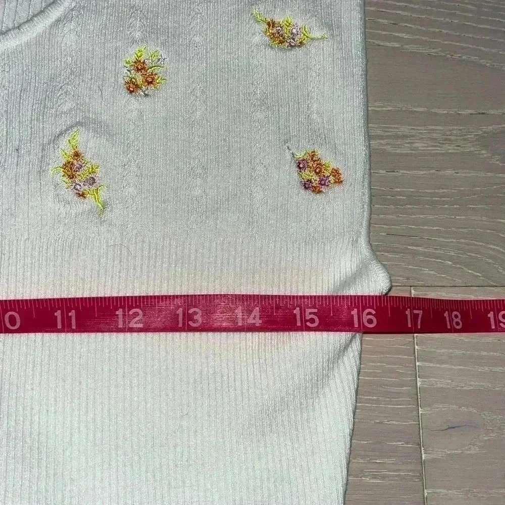 Free People intimately Lotta Love white floral embroidered Crop top sz medium - Picture 6 of 10